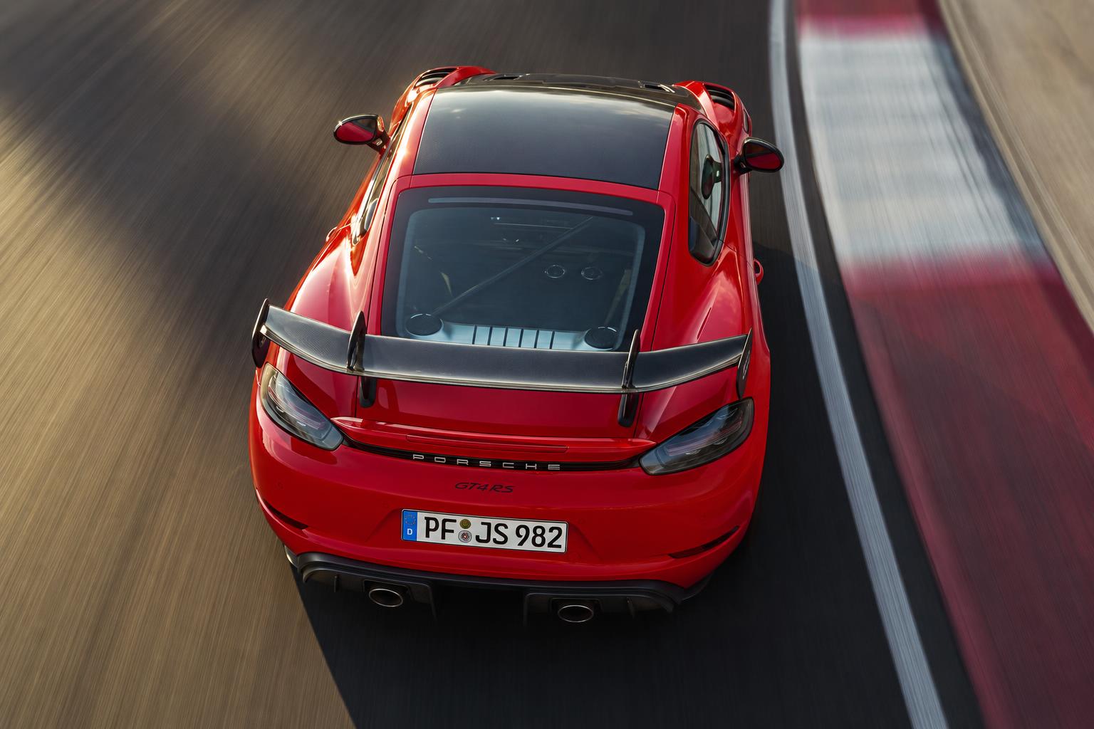 Porsche 718 Cayman GT4 RS in Bewegung auf der Rennstrecke
