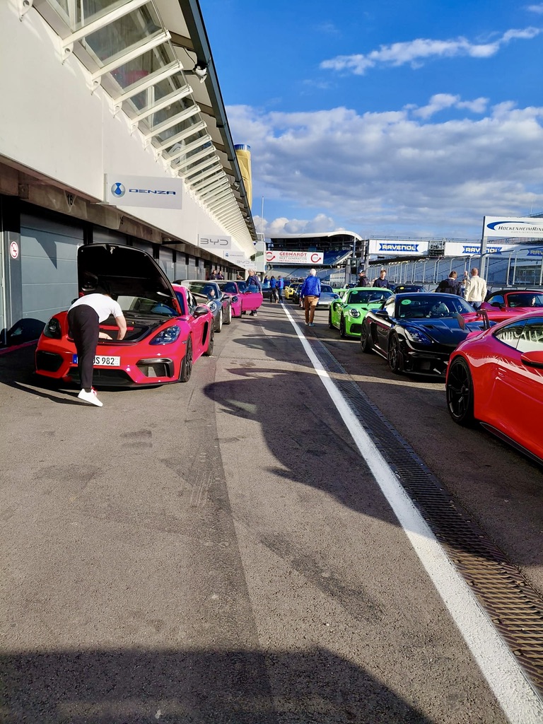 Porsche 718 GT4 RS am Baden-Württemberg Center